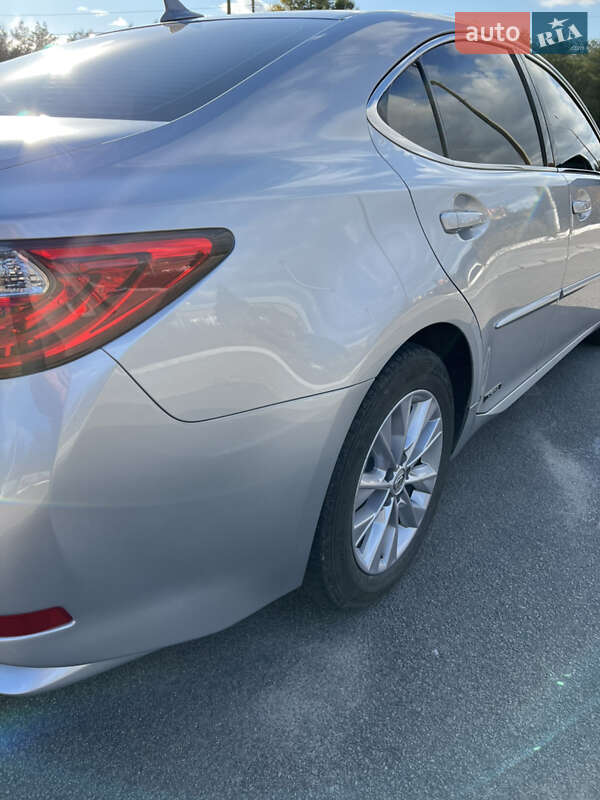 Седан Lexus ES 2013 в Кам'янському