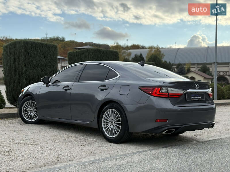 Седан Lexus ES 2016 в Дніпрі