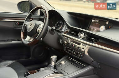 Седан Lexus ES 2016 в 