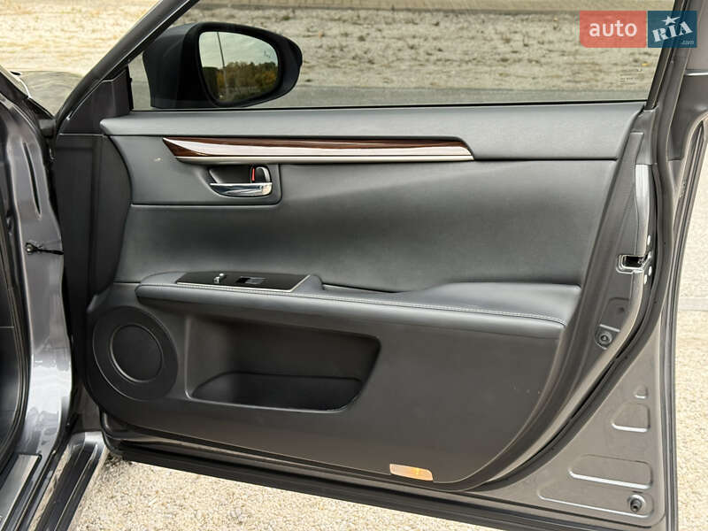 Седан Lexus ES 2016 в Дніпрі