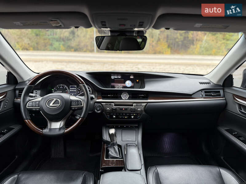Седан Lexus ES 2016 в Дніпрі