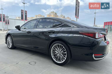 Седан Lexus ES 2021 в 