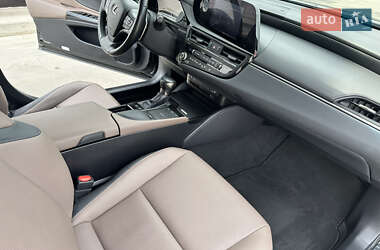 Седан Lexus ES 2021 в 