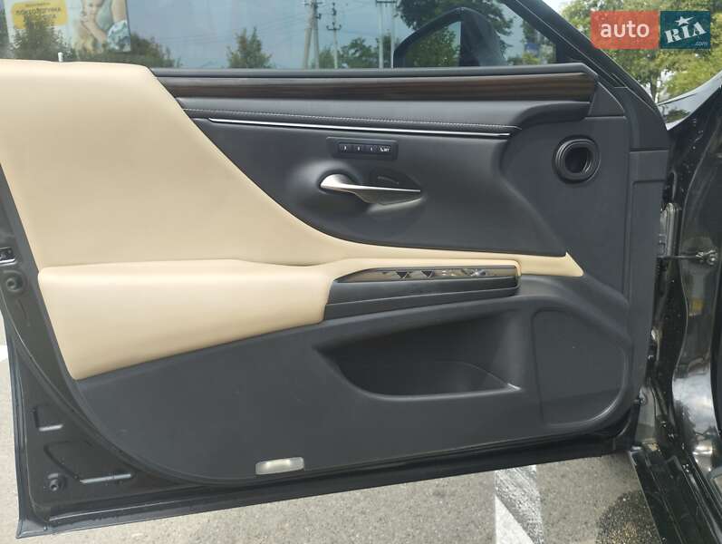 Седан Lexus ES 2018 в Києві