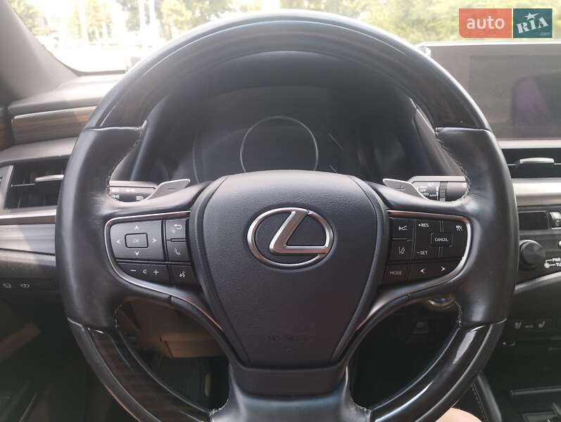 Седан Lexus ES 2018 в Києві