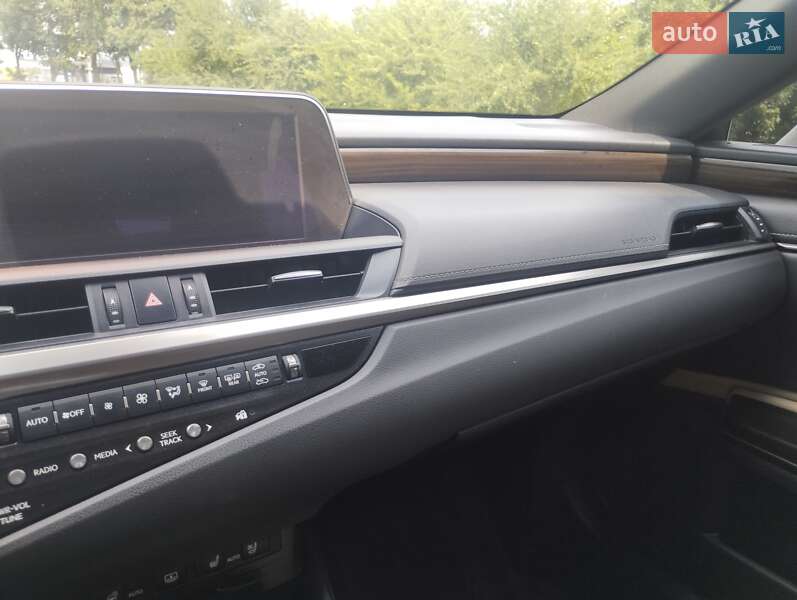 Седан Lexus ES 2018 в Києві