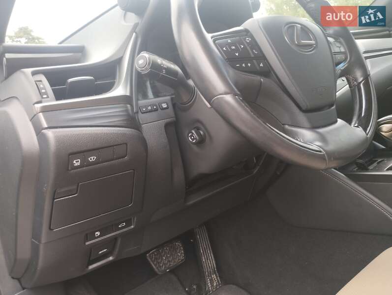 Седан Lexus ES 2018 в Києві