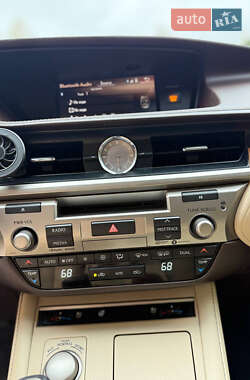 Седан Lexus ES 2017 в 