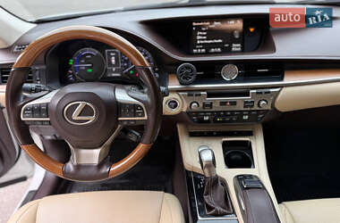 Седан Lexus ES 2017 в 