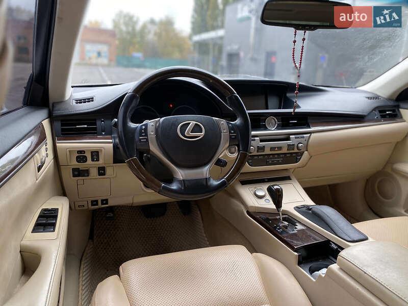 Седан Lexus ES 2013 в Киеве фото 16 Седан Lexus ES 2013 в Киеве