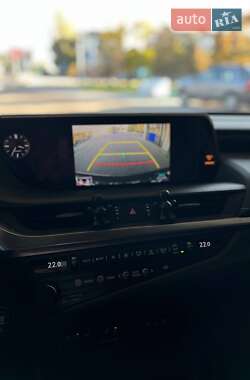 Седан Lexus ES 2019 в 