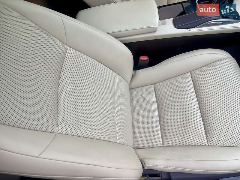 Седан Lexus ES 2015 в Киеве фото 27 Седан Lexus ES 2015 в Киеве