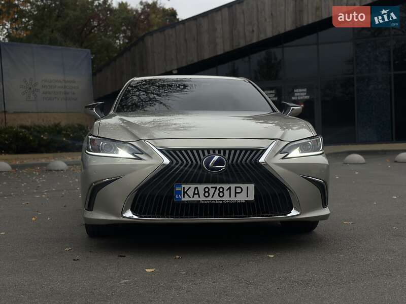 Седан Lexus ES 2020 в Киеве
