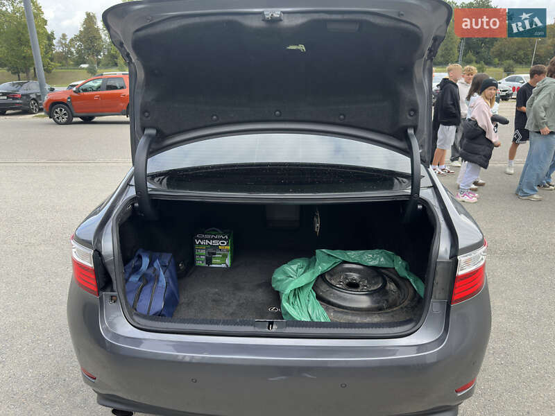 Седан Lexus ES 2014 в Звенигородці фото 17 Седан Lexus ES 2014 в Звенигородці