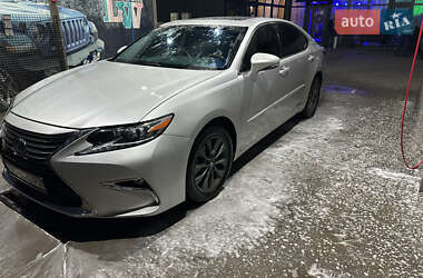 Седан Lexus ES 2013 в Львове Седан Lexus ES 2013 в Львове