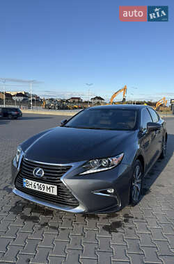 Седан Lexus ES 2015 в Черновцах Седан Lexus ES 2015 в Черновцах