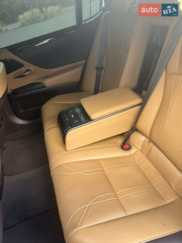 Седан Lexus ES 2019 в Днепре