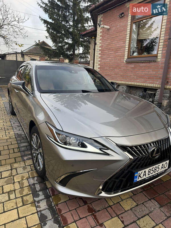Седан Lexus ES 2022 в Киеве