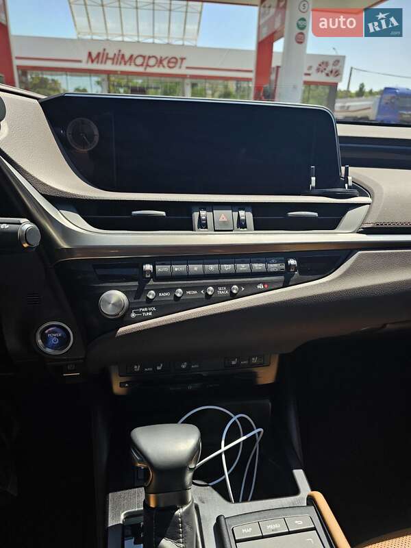 Седан Lexus ES 2021 в Киеве