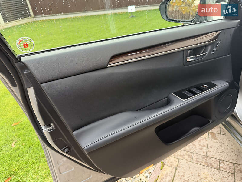 Седан Lexus ES 2017 в Львове фото 6 Седан Lexus ES 2017 в Львове