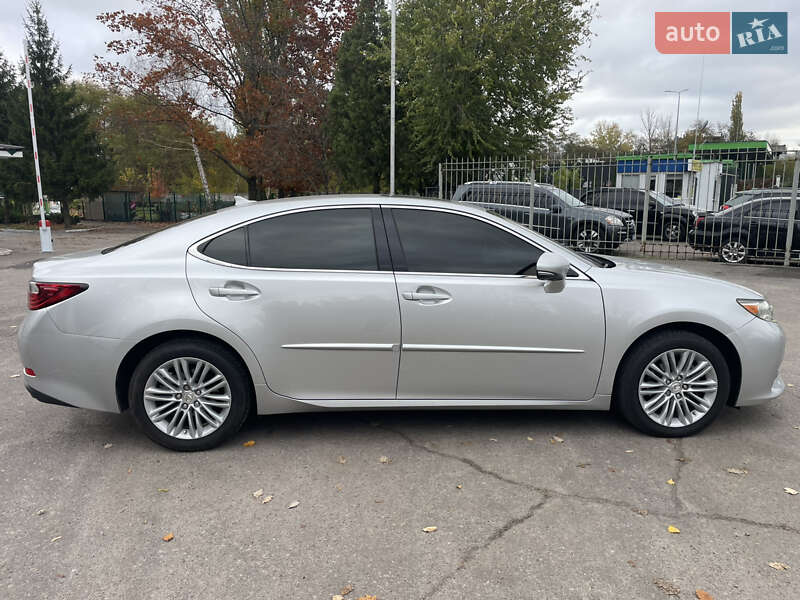 Седан Lexus ES 2013 в Кременчуге