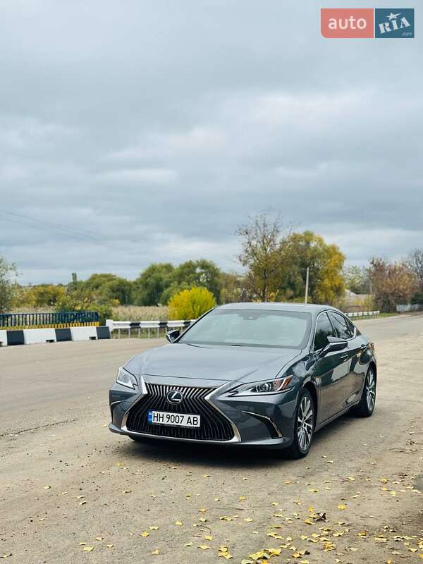 Седан Lexus ES 2020 в Кривому Озері
