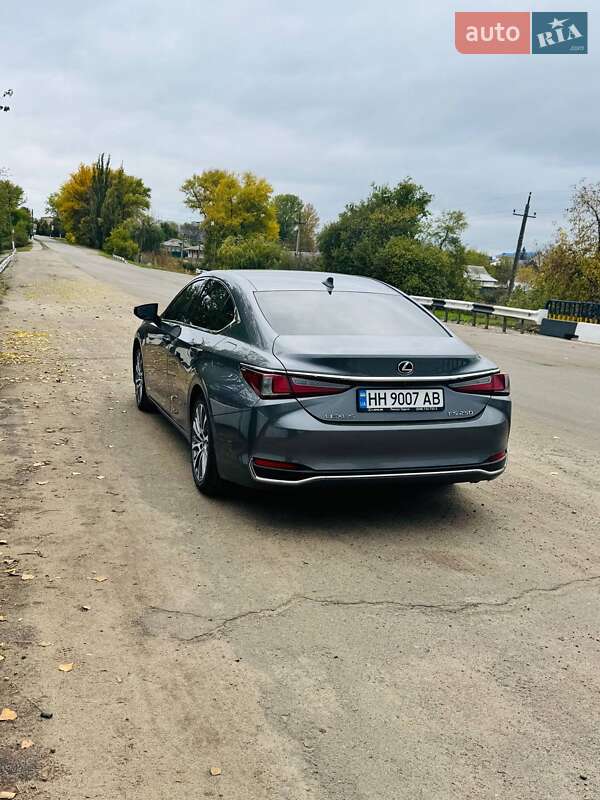 Седан Lexus ES 2020 в Кривому Озері