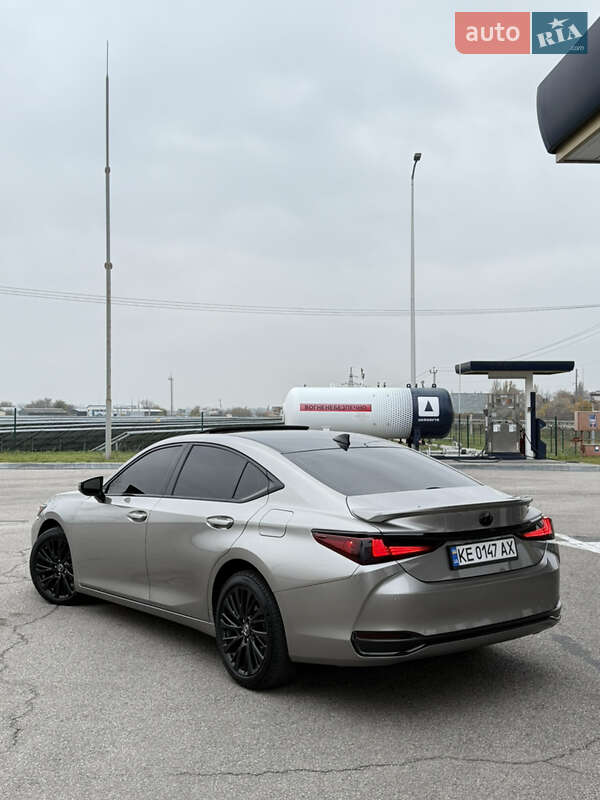 Седан Lexus ES 2021 в Дніпрі