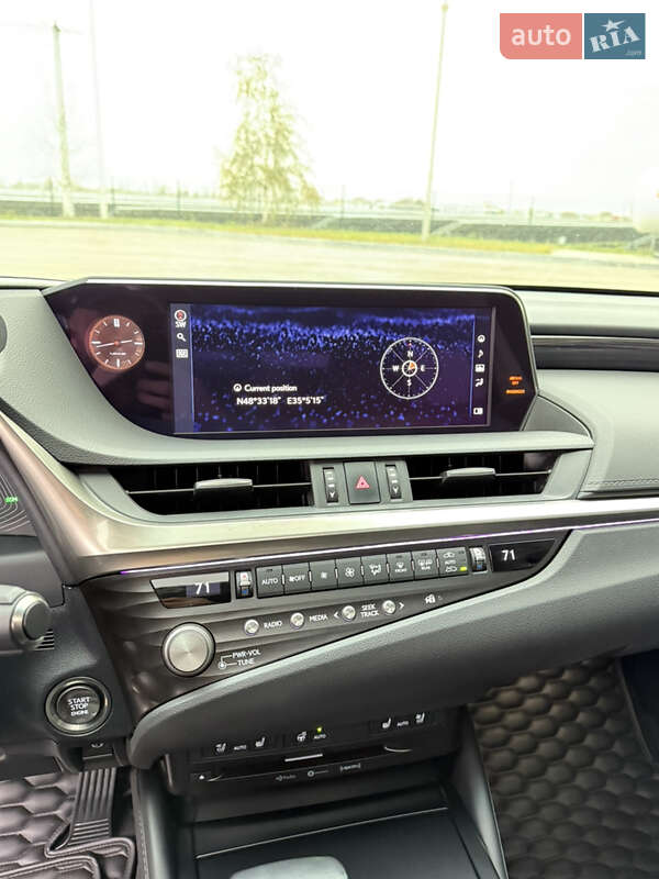 Седан Lexus ES 2021 в Дніпрі