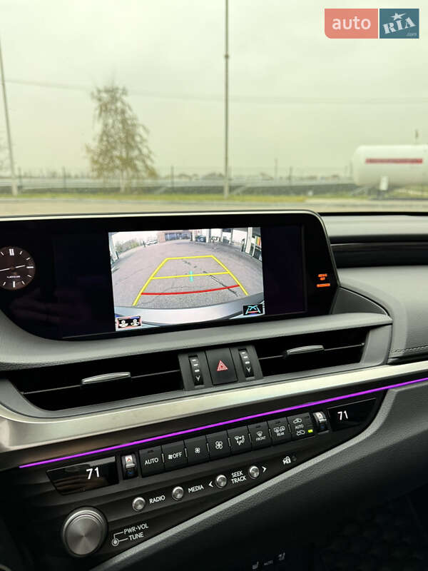 Седан Lexus ES 2021 в Дніпрі