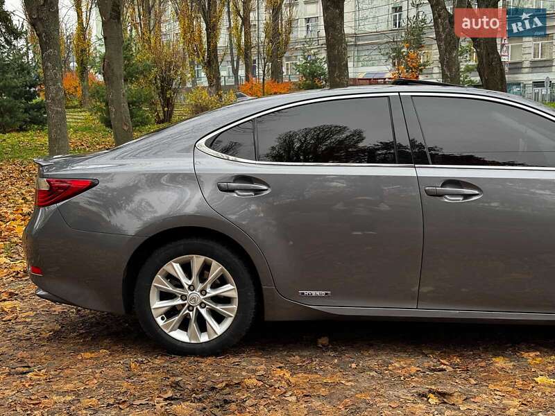 Седан Lexus ES 2014 в Киеве