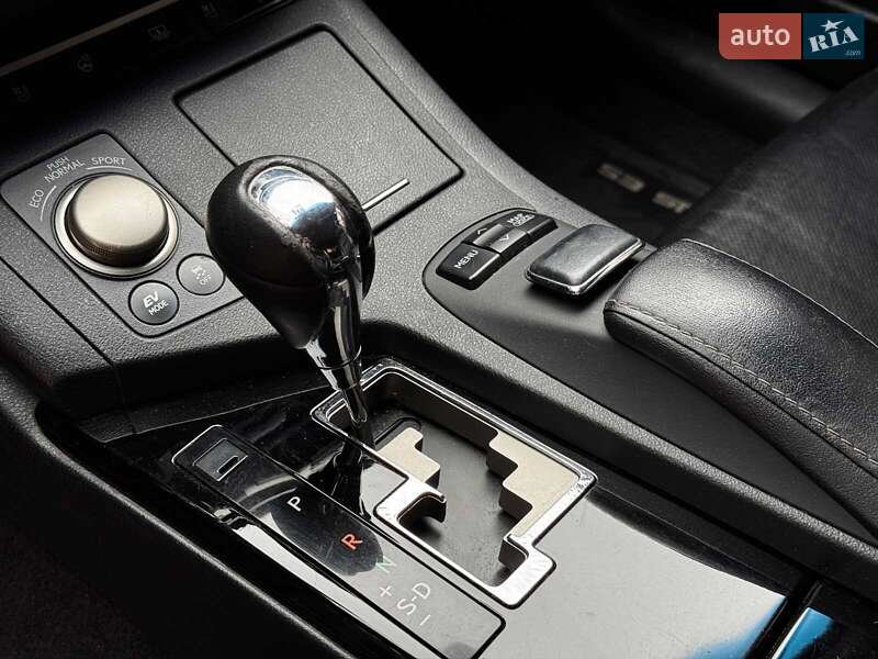 Седан Lexus ES 2014 в Киеве