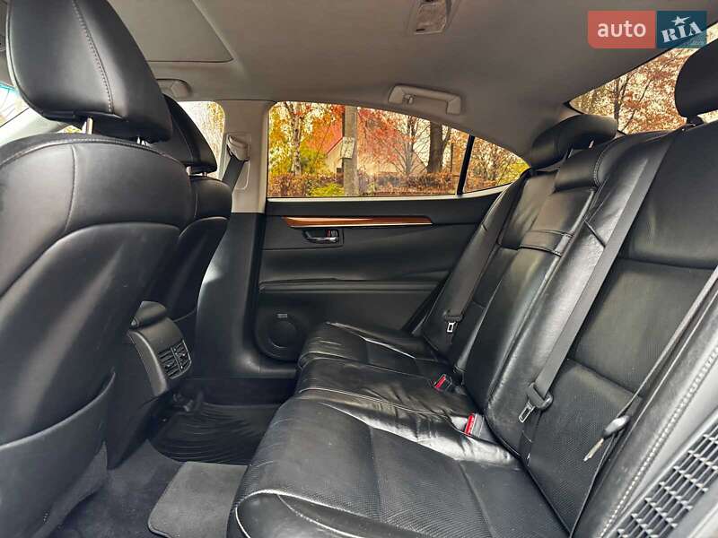 Седан Lexus ES 2014 в Киеве