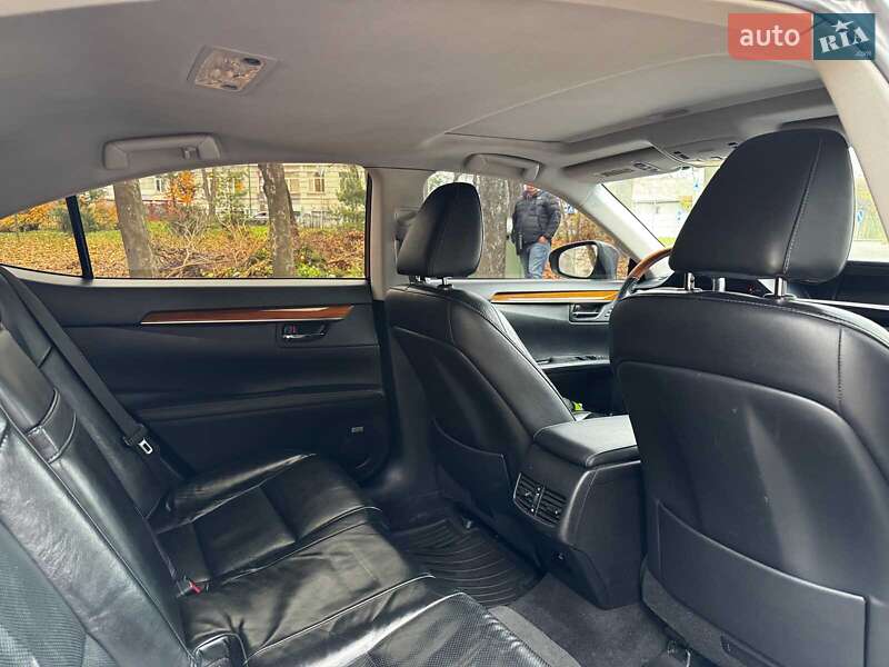 Седан Lexus ES 2014 в Киеве