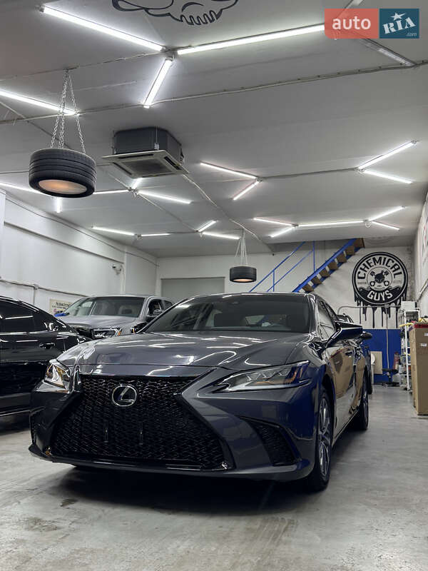 Седан Lexus ES 2022 в Києві