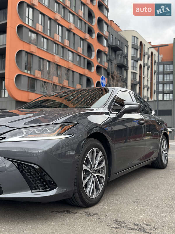 Седан Lexus ES 2022 в Києві