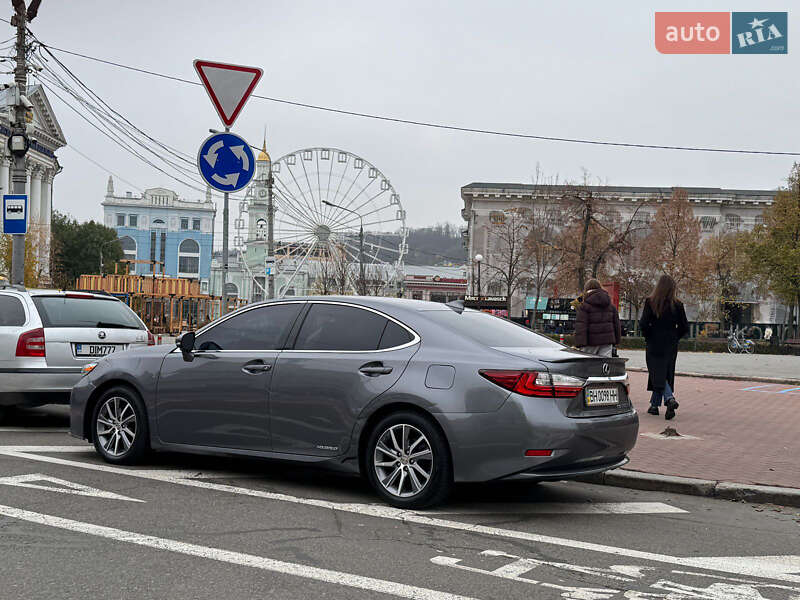 Седан Lexus ES 2015 в Одессе