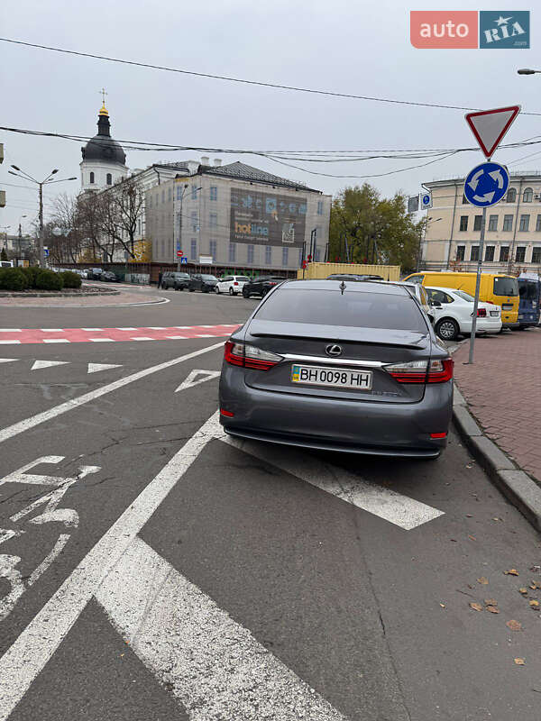 Седан Lexus ES 2015 в Одессе