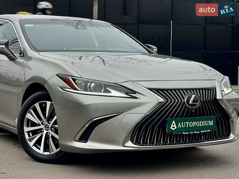 Седан Lexus ES 2020 в Киеве
