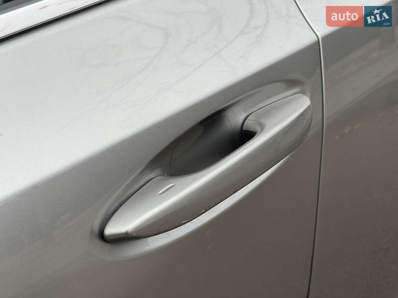 Седан Lexus ES 2020 в Киеве