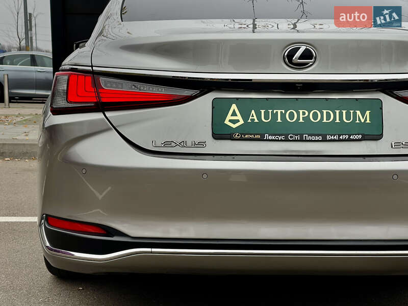 Седан Lexus ES 2020 в Киеве