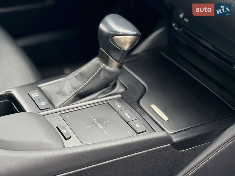 Седан Lexus ES 2020 в Киеве