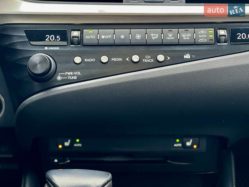 Седан Lexus ES 2020 в Киеве