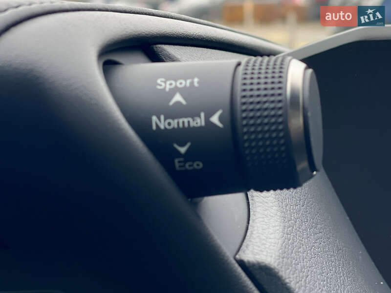 Седан Lexus ES 2020 в Киеве