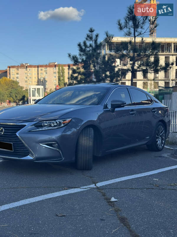 Седан Lexus ES 2014 в Добровеличковке