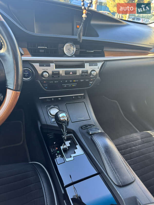 Седан Lexus ES 2014 в Добровеличковке