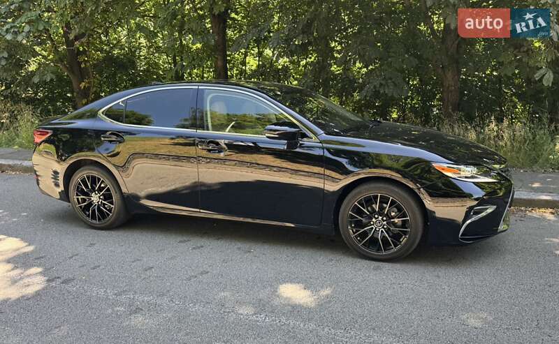 Седан Lexus ES 2016 в Виннице