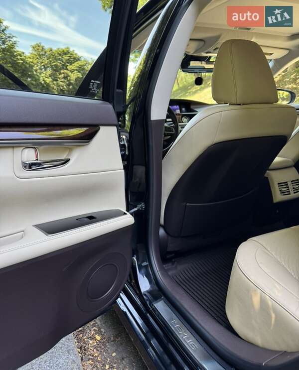 Седан Lexus ES 2016 в Виннице