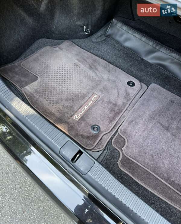 Седан Lexus ES 2016 в Виннице