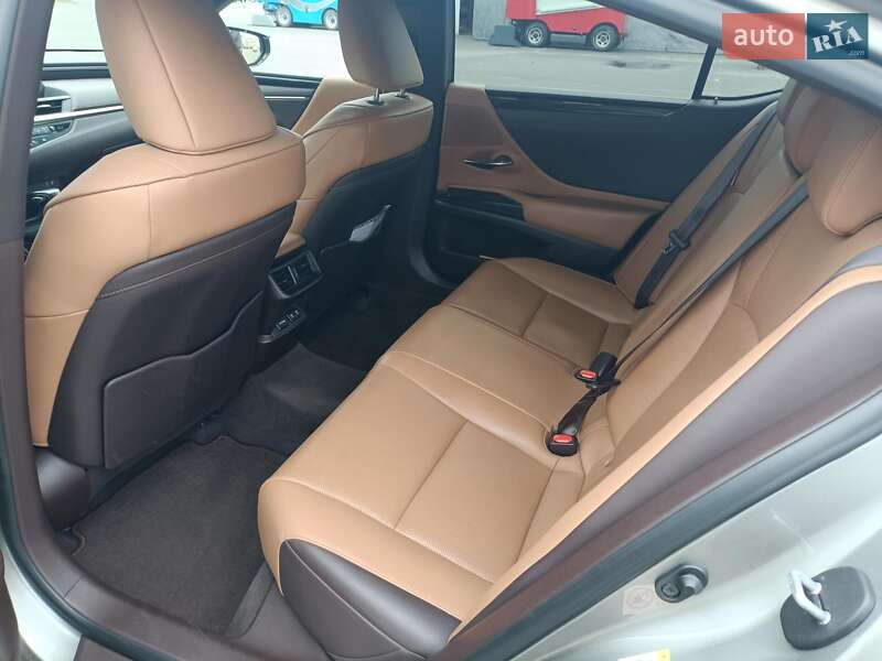 Седан Lexus ES 2018 в Києві